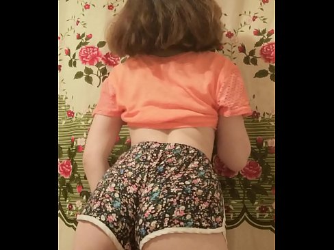❤️ Тачаангуй залуу бяцхан хүүхэн камер дээр шорт тайлж байна ❤️ Оросын порно манайд ☑